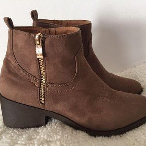 COWBOY ANKLE BOOTS - SIZE 8